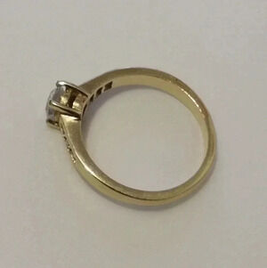 Gold tone costume  ring
